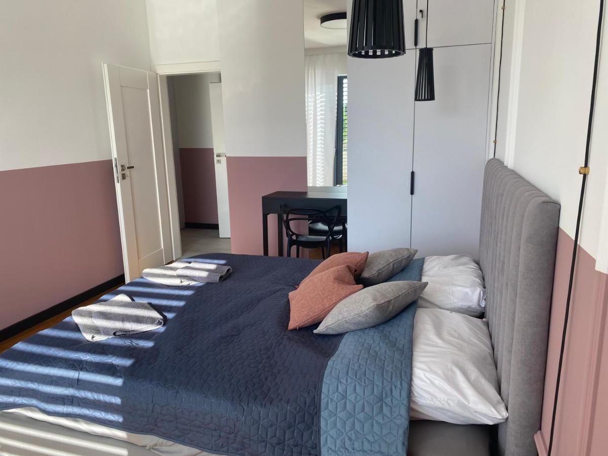 Апартаменты Apartament Panorama Park***** Еленя-Гура Экстерьер фото